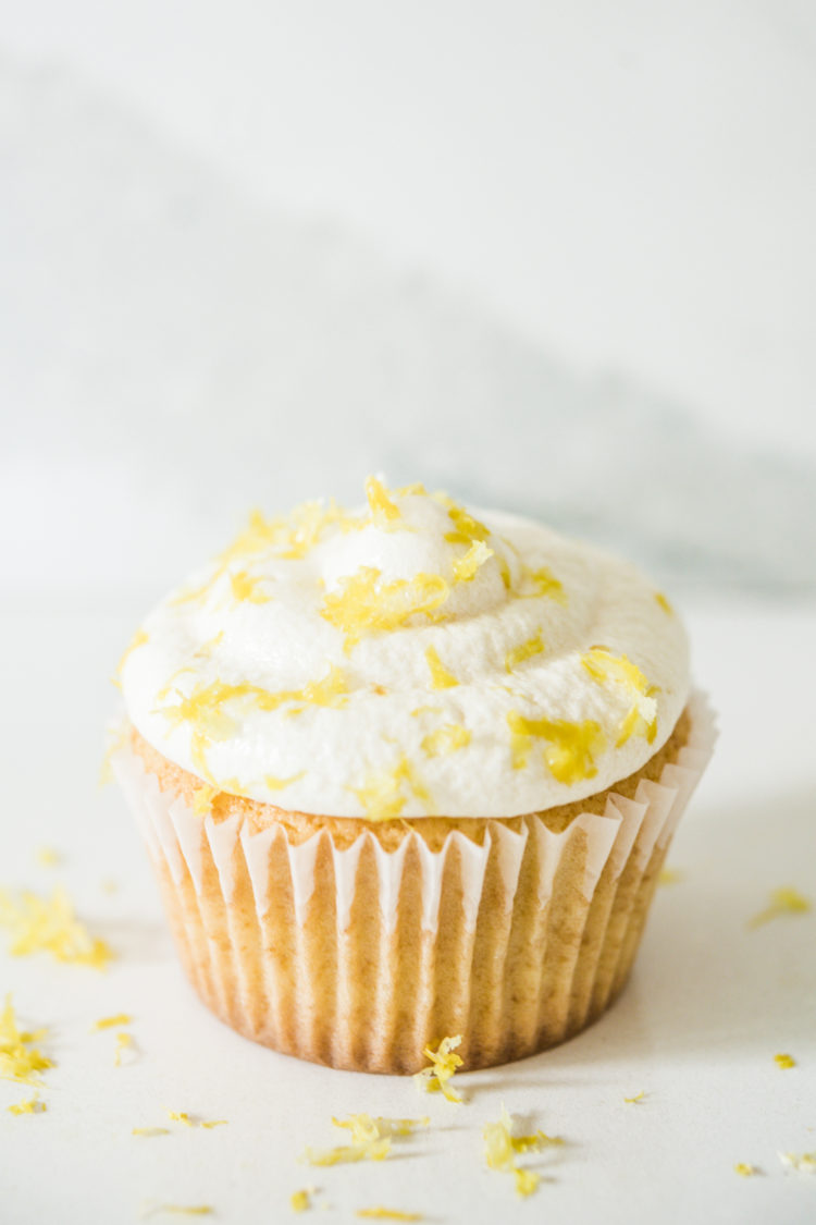 lemon-cupcake-with-lemon-frosting