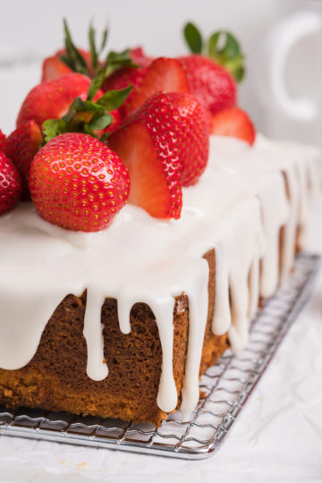 lemon loaf cake with lemon icing