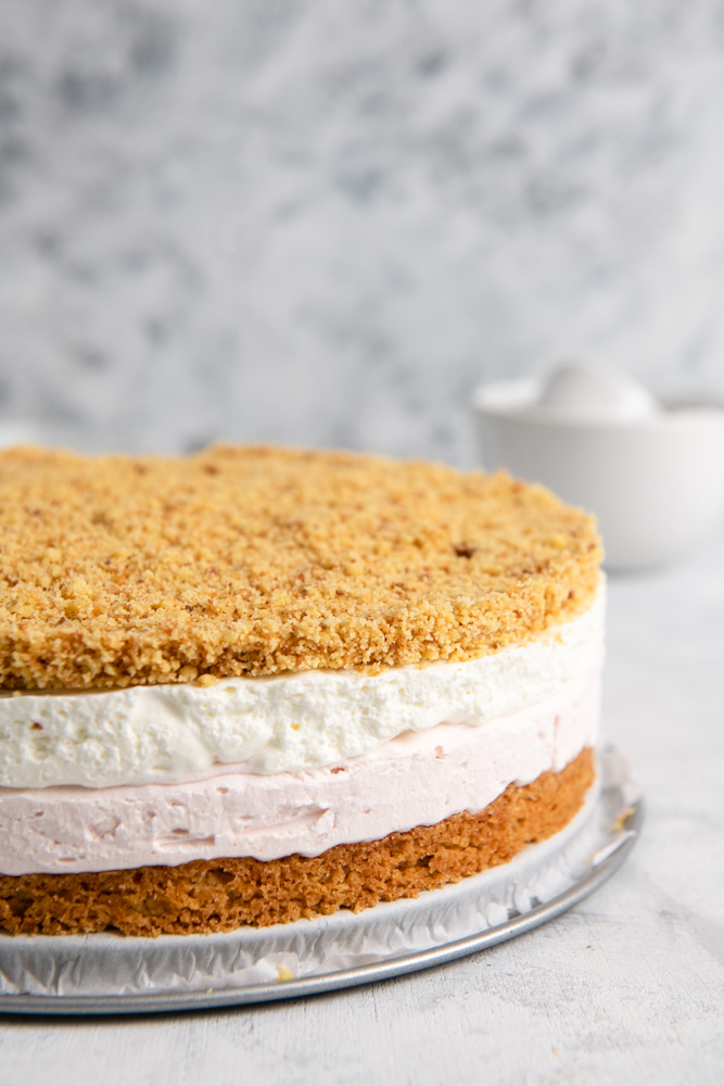 layered-vanilla-and-berries-crumb-cheesecake