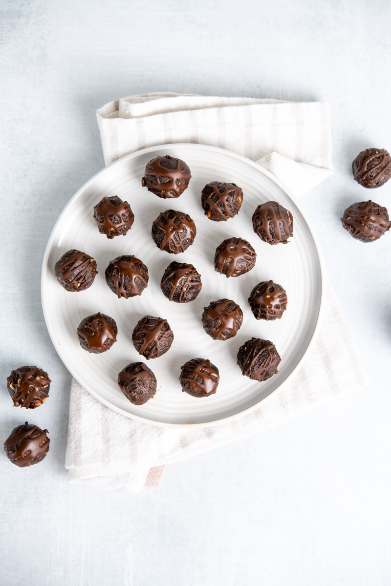 No-Bake, No Fuss: The Perfect Peanut Butter Date Bites - Rolled in Dough