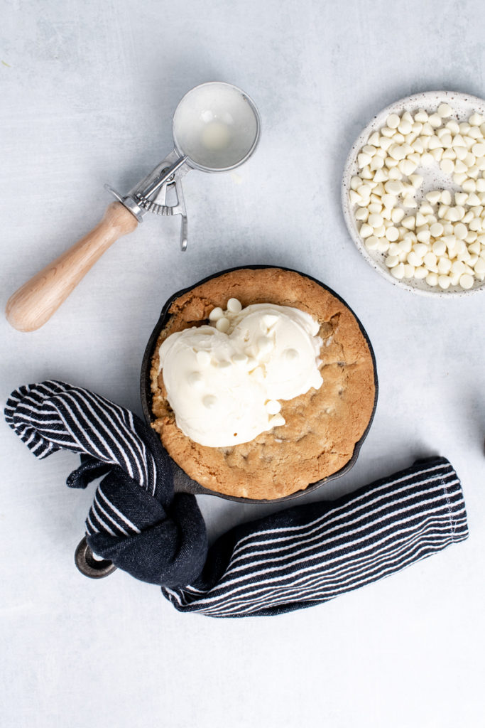 white chocolate skillet cookie