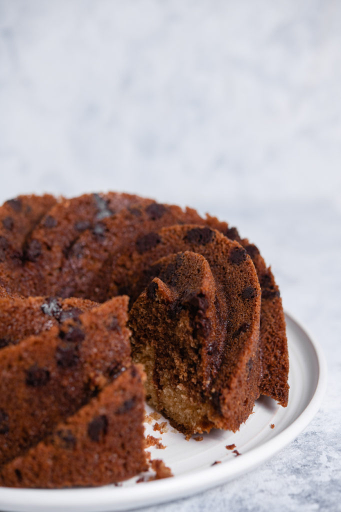 marble parve cake with chocolate chips