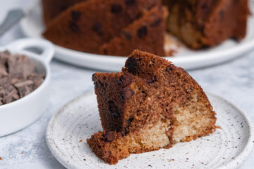 A moist Parve marble cake with chocolate chips for a melt in your mouth bite. Non-dairy cake with oil and chocolate chips