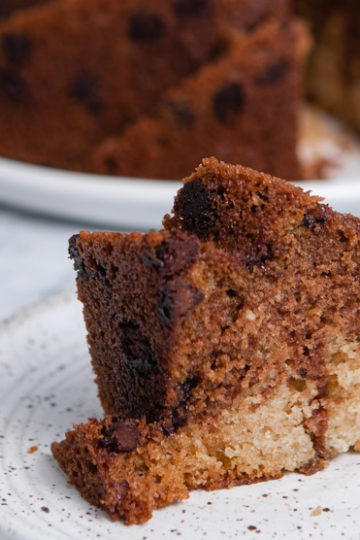 A moist Parve marble cake with chocolate chips for a melt in your mouth bite. Non-dairy cake with oil and chocolate chips